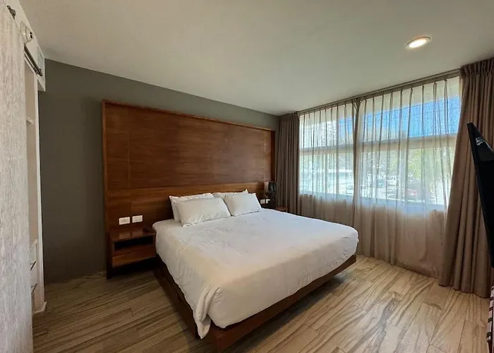 New Apt Near The 5Th Avenue Pool With Ocean View